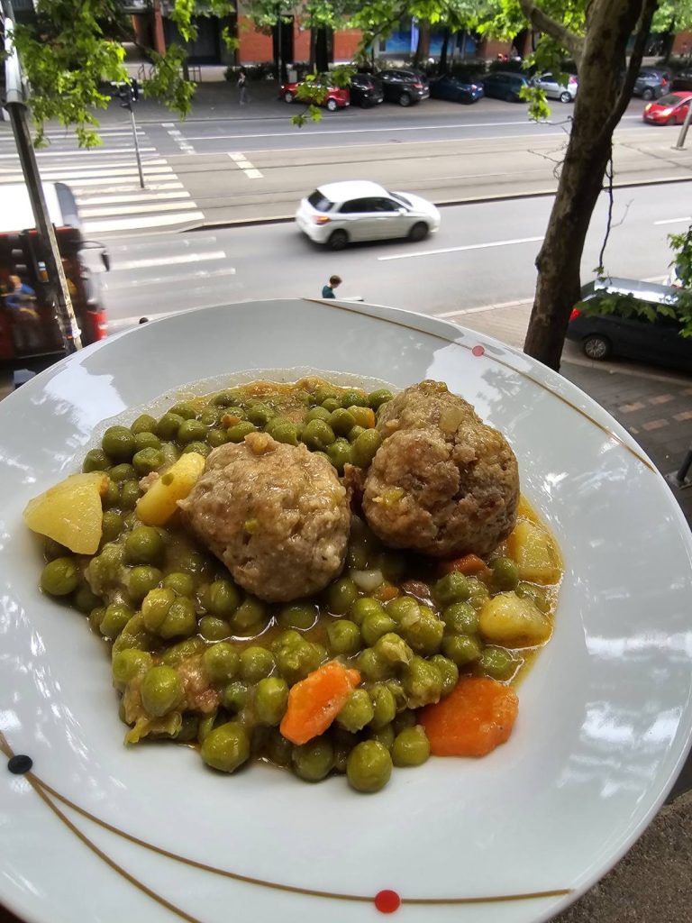 grašak sa ćuftama domaći recept
